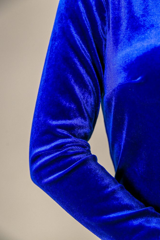 Платье мини облегающее с разрезом (синий)