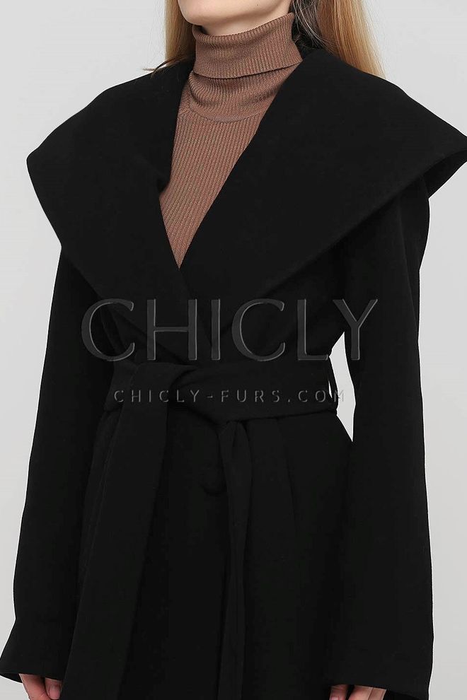 Женское осеннее пальто черного цвета с капюшоном