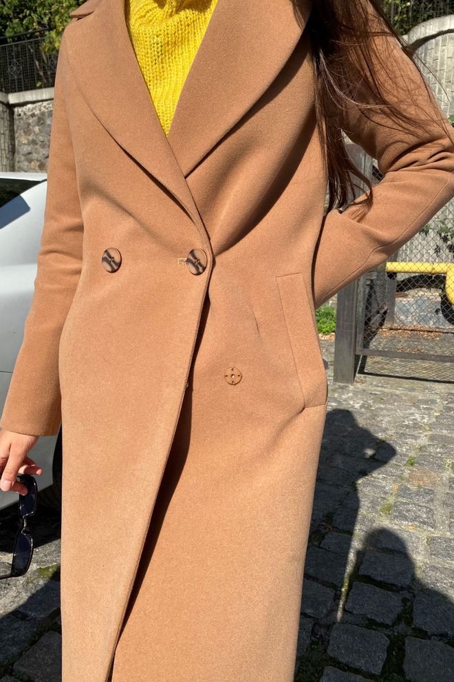 Женское английское пальто кэмел на пуговицах
