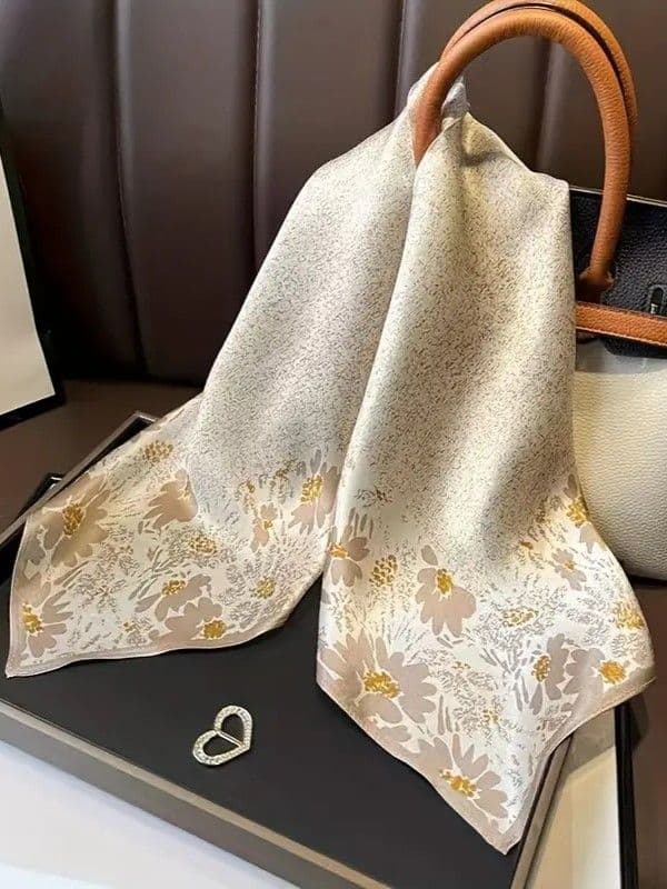 Хустка квадратна квіти (беж) — 3