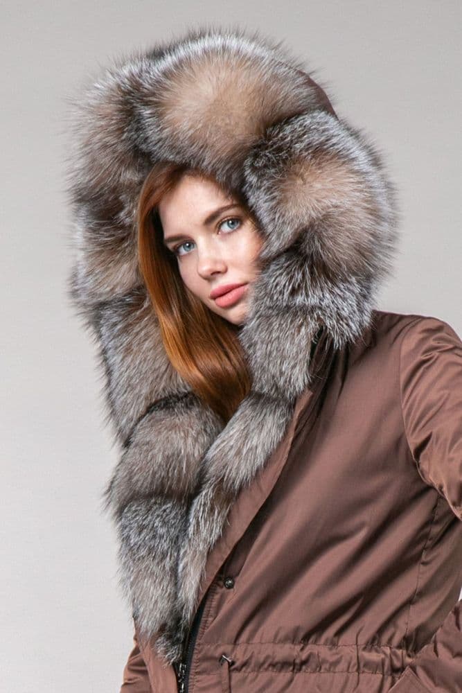 Парка коричневая с мехом блюфроста — 7
