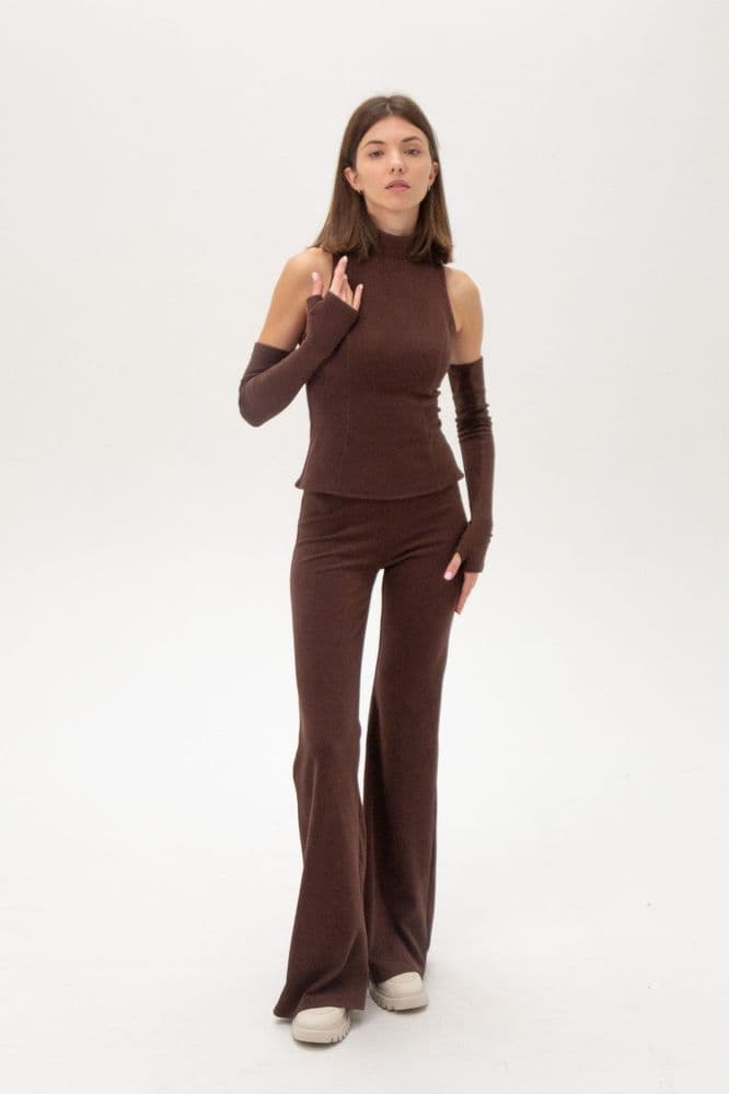 Костюм брюки кльош+топ з рукавами (коричневий) — 1