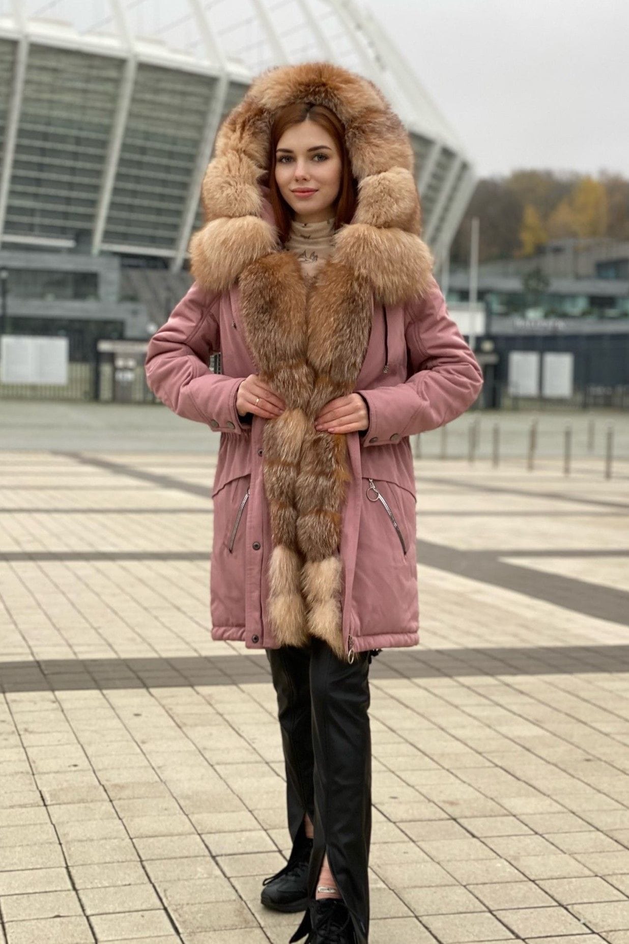 Парка из плащевки с отделкой блюфростом (розовый+рыжий) — 4