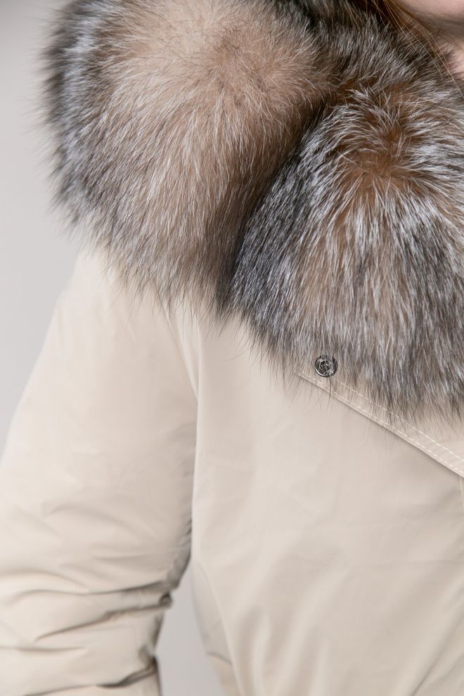 Парка зимняя бежевая с блюфростом