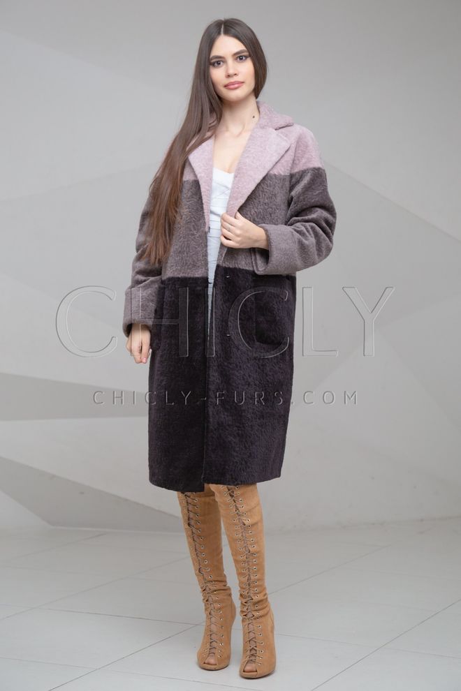 Трехцветное пальто из мутона-астрагана на холодную осень