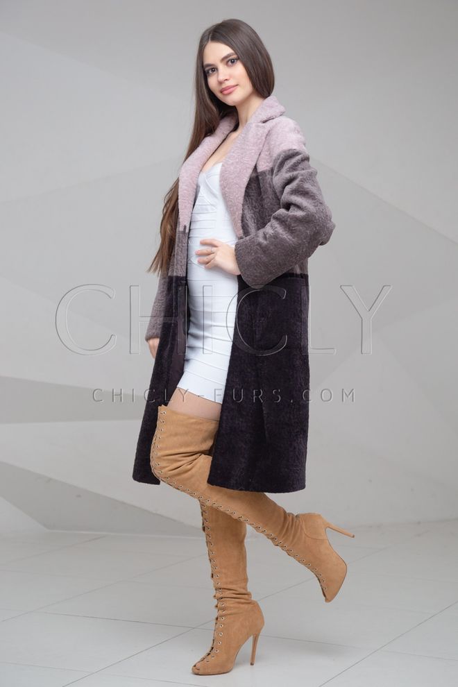 Трьохколірне пальто з мутону-астрагану на холодну осінь