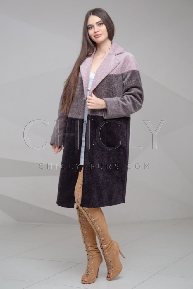 Трехцветное пальто из мутона-астрагана на холодную осень