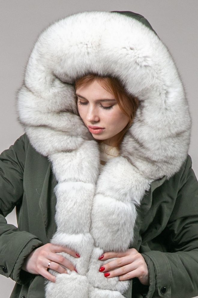 Парка женская темно-зеленая с мехом песца