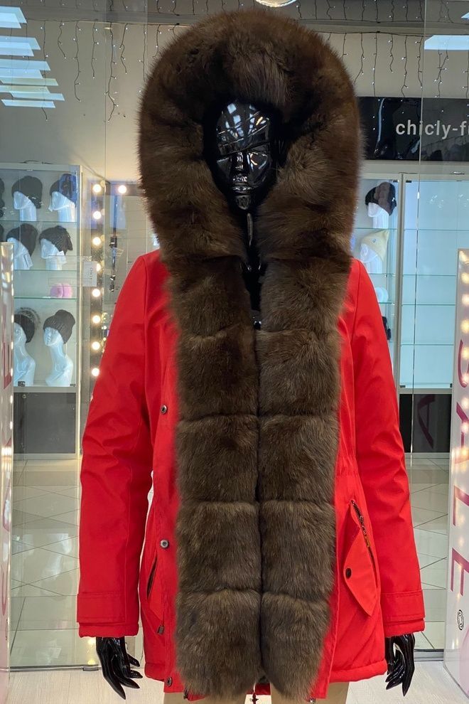 Красный парка с мехом песца под соболь