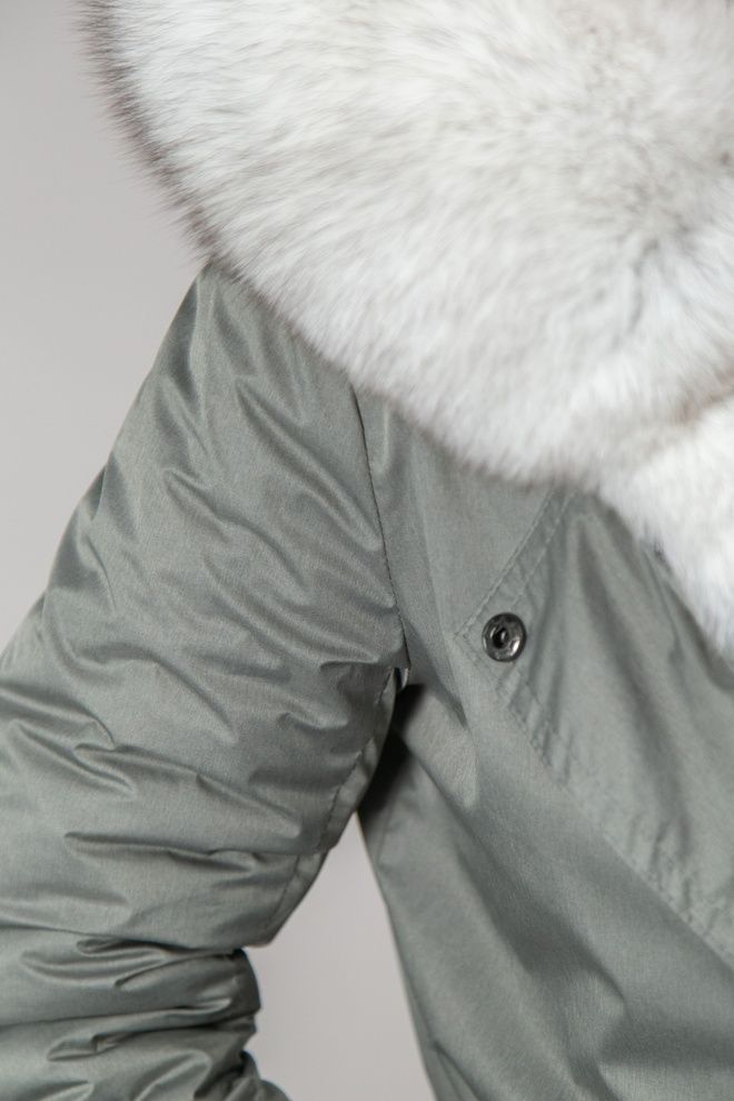 Парка женская серая с мехом песца