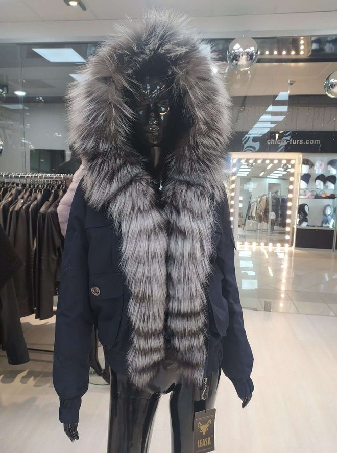 Парка из плащевки с отделкой чернобуркой Дариса