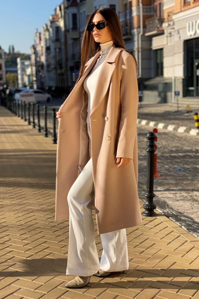 Классическое английское пальто из кашемира бежевого цвета