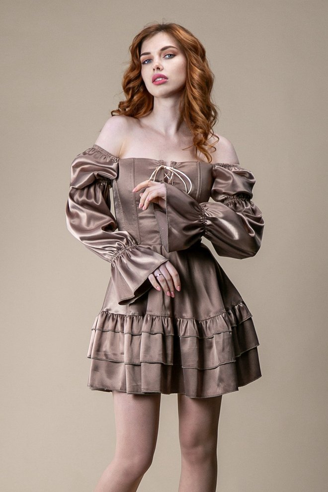 Платье мини атласное с корсетным верхом (коричневый)