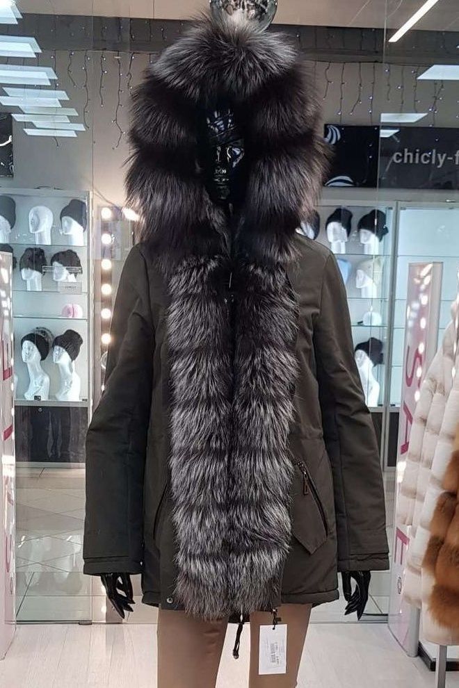 Парка темно-зеленая с мехом чернобурки Парка темно-зеленая с мехом чернобурки