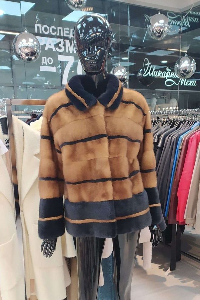 Рыжий норковый полушубок в темно-синюю полоску