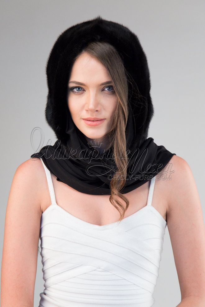 Норковый платок на зиму черного цвета