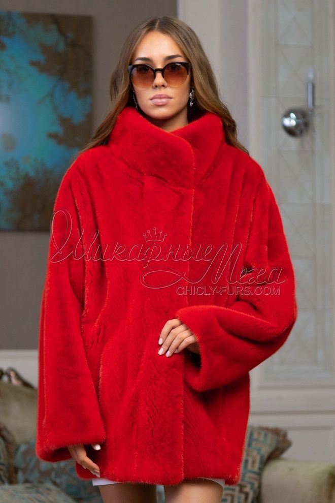 Красный норковый полушубок оверсайз с высоким воротником