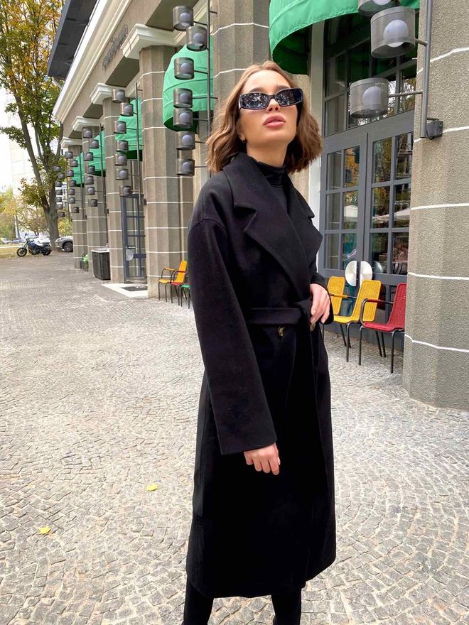 Черное женское пальто на осень из кашемира