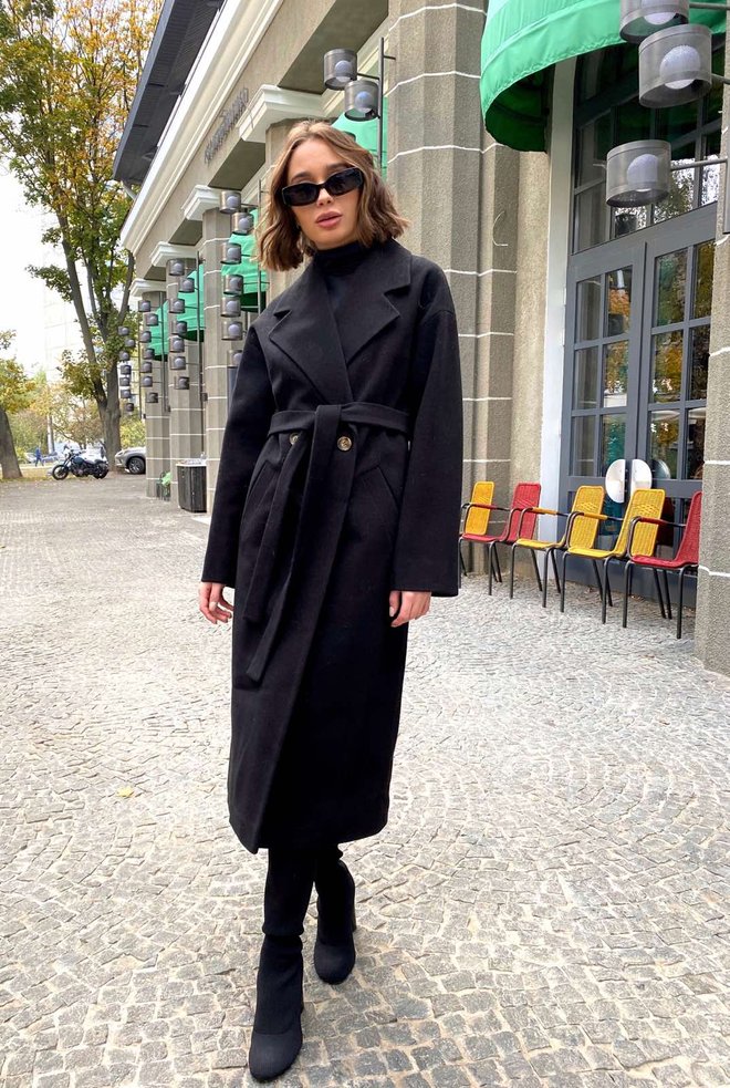 Черное женское пальто на осень из кашемира