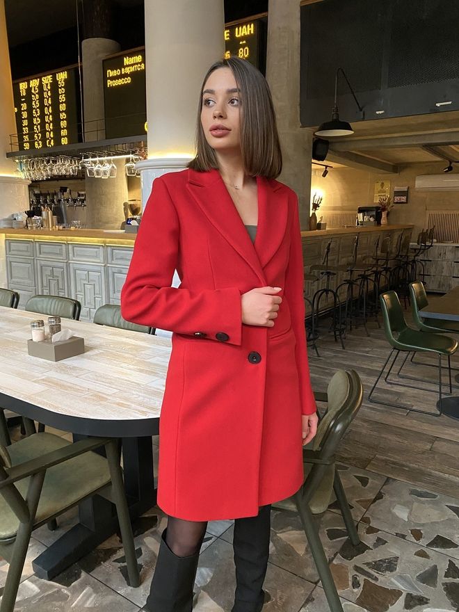 Пальто з кашеміру червоного кольору з англійським коміром