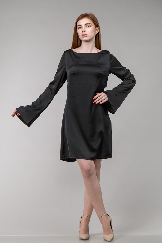 Платье с открытой спиной (черный)