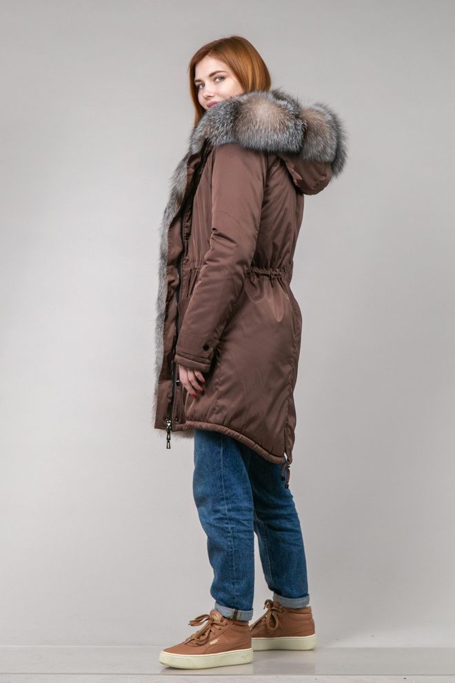 Парка коричневая с мехом блюфроста
