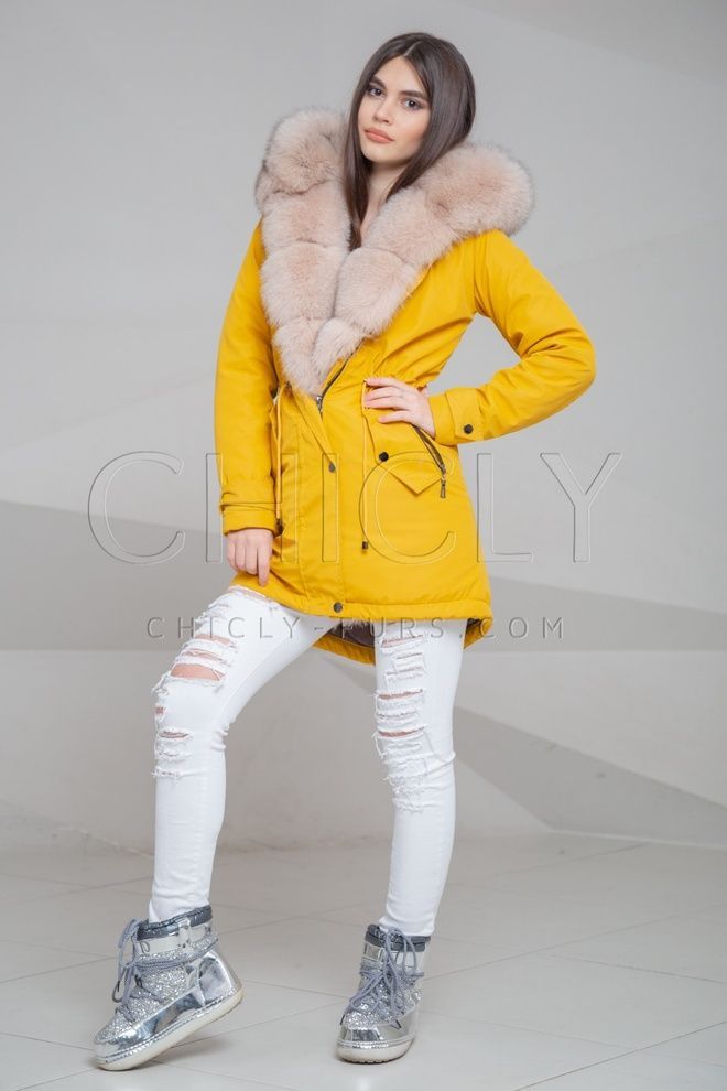 Парка из плащевки с отделкой песцом Дина