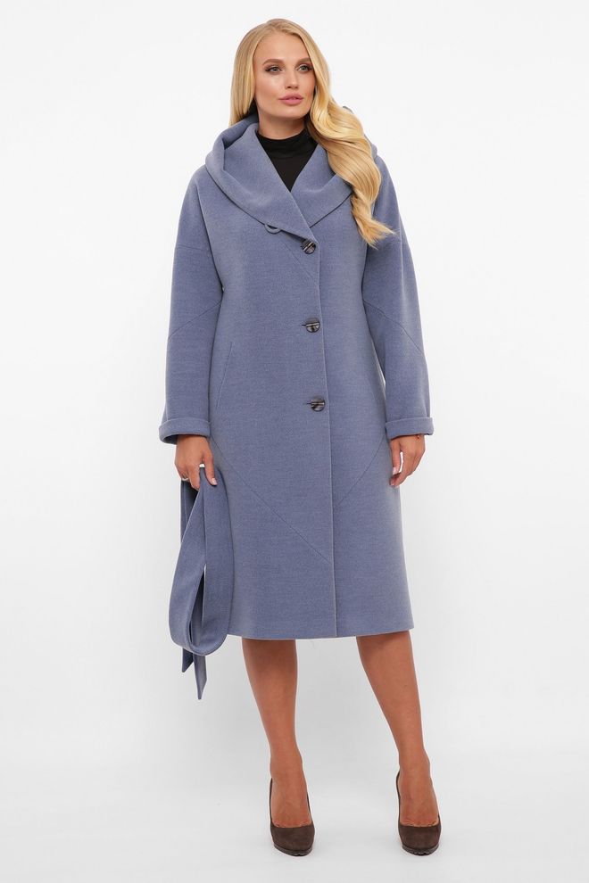 Лаконичное пальто под пояс с капюшоном