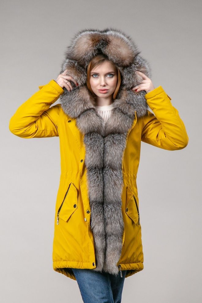 Парка зимняя желтая с мехом блюфроста Парка зимняя желтая с мехом блюфроста